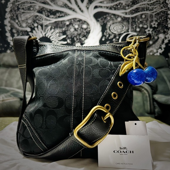 Vintage Coach soho shoulder Bag Black with Gold Accents - Picture 9 of 17